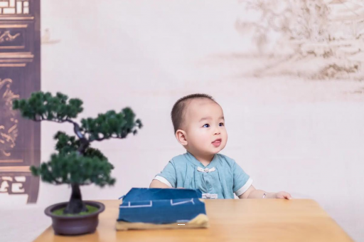 乐平宝宝吐黄水是怎么回事 乐平宝宝吐黄水是怎么回事